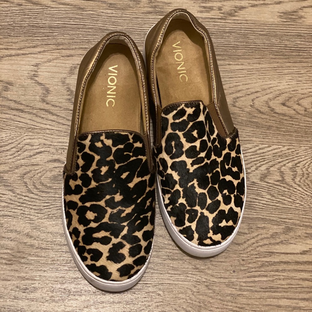 Vionic Leopard print calf hair shoes